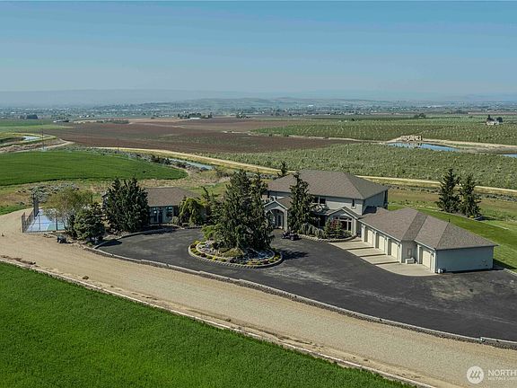 3rd image of 1050 Lewandowski Road