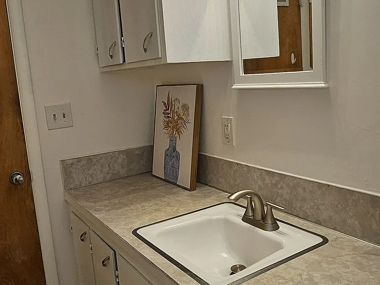 705 Colorado St #B — Photo 12