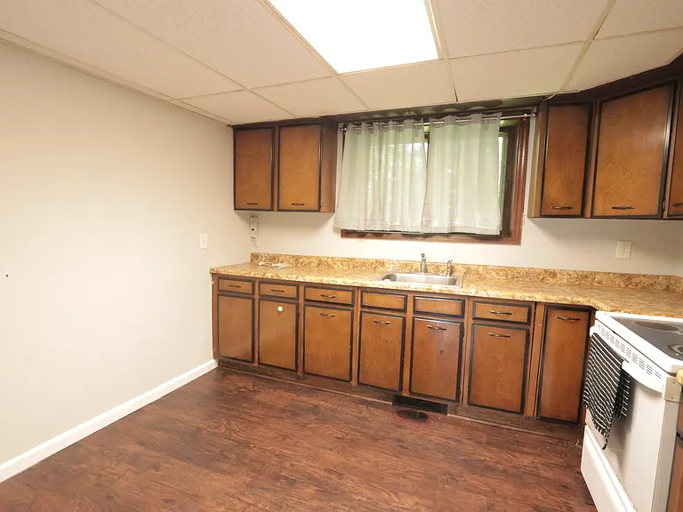 238 Quaker St #A — Photo 3