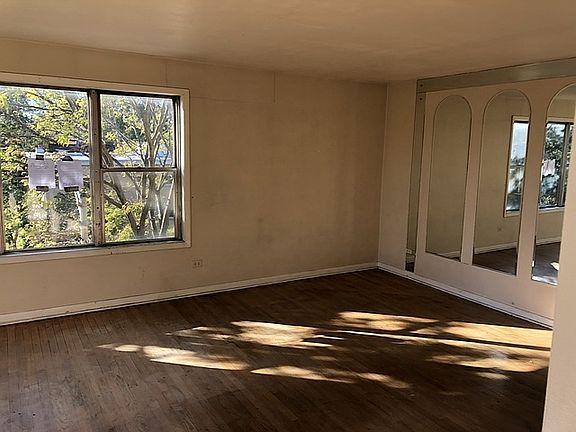 5th image of 300 Chicago Ave APT 4S