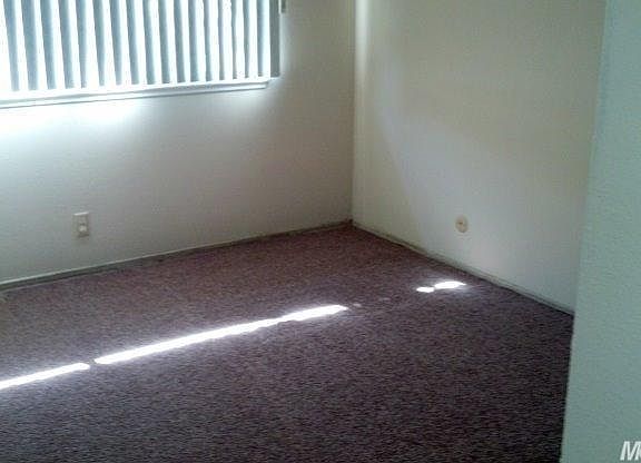3rd image of 3021 W De Ovan Ave