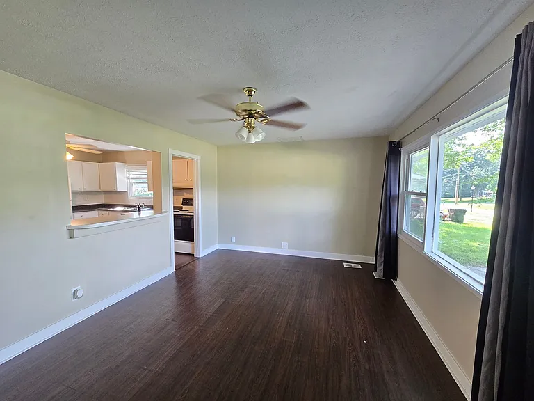 9809 Old Six Mile Ln — Photo 10