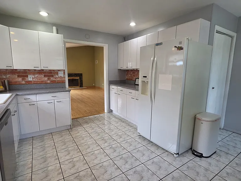 8418 W Crain St — Photo 9