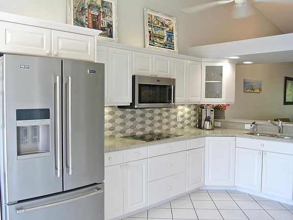 Renovated Kitchen w/touchscreen cooktop