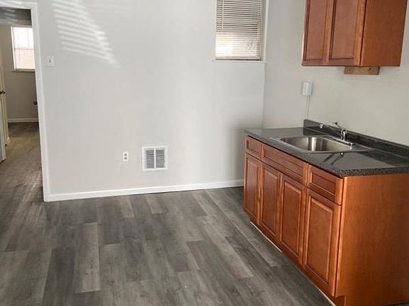 4th image of 2644 S 10th St Floor 1