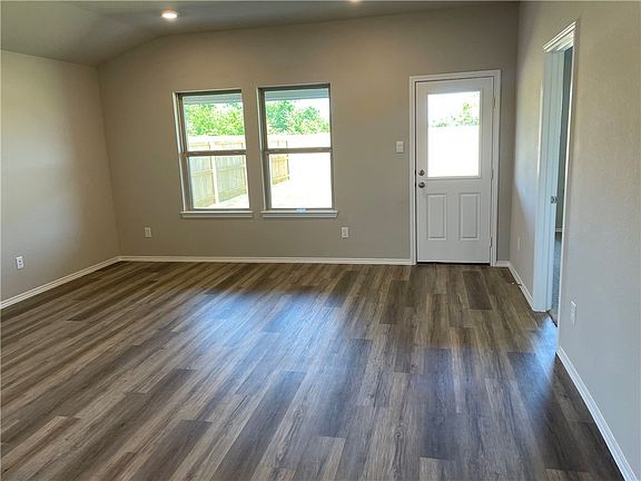2nd image of 105 Rockbridge Dr