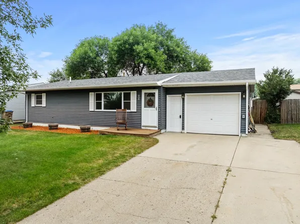 924 24th Ave NW, Minot, ND 58703
