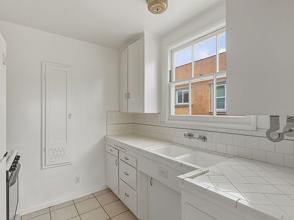 4th image of 2053 N Vermont Ave