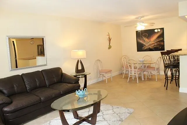 2 bed, 2.0 bath, 980 sqft, $2,300 — Photo 3