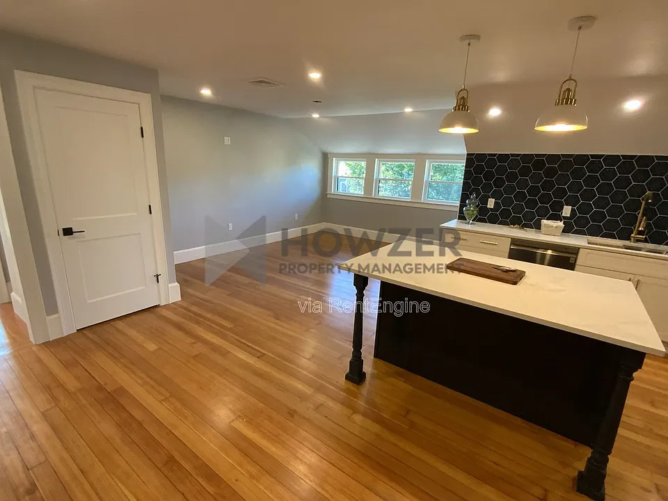 50 E Clinton St #4