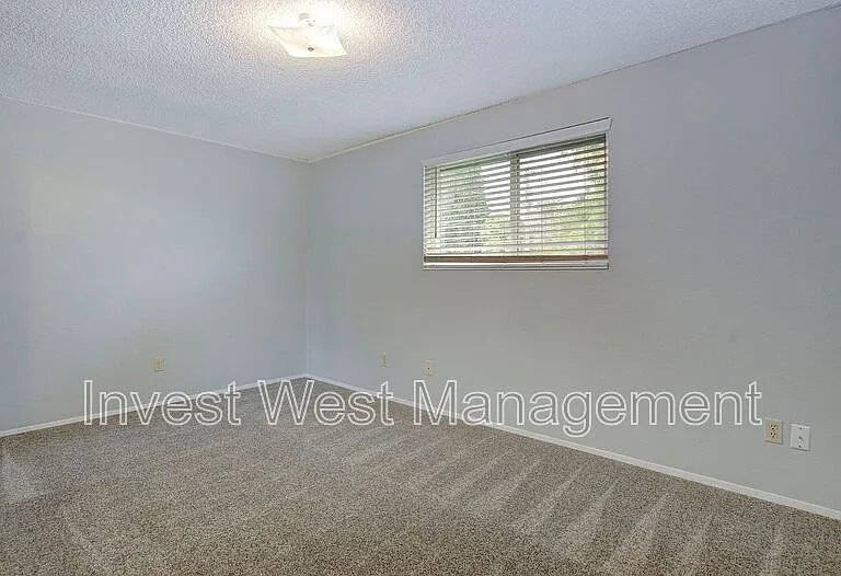 710 NE 15th Ave — Photo 15