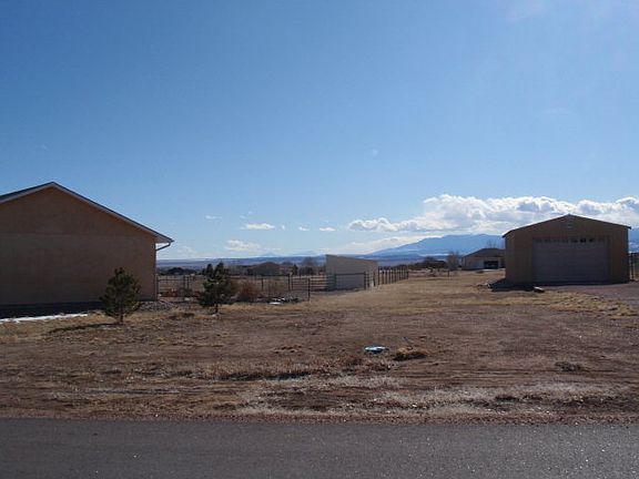 2nd image of 1147 W Covered Wagon Dr