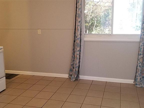 3rd image of 8827 Parkdale Dr