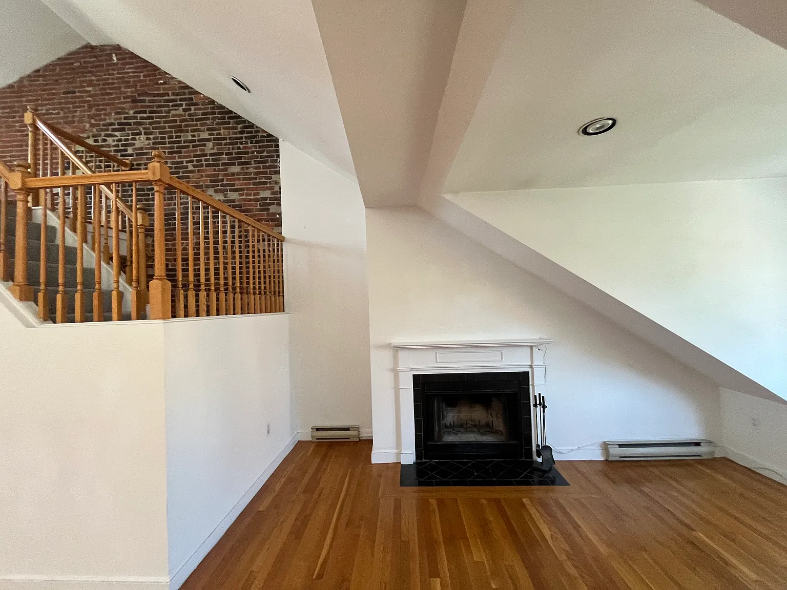 3 bed, 900 sqft, $4,500 — Photo 1