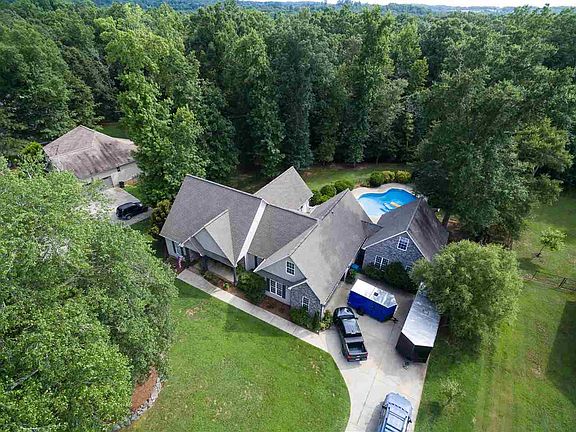 3rd image of 471 Old Asheville Hwy