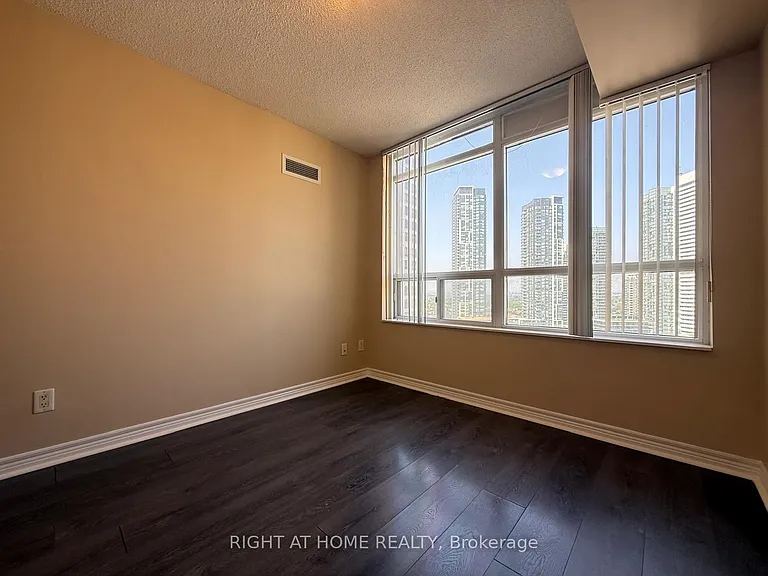 310 Burnhamthorpe Rd W #2101 — Photo 22