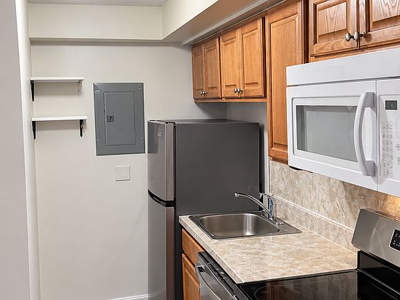 5th image of 1025 Hancock St