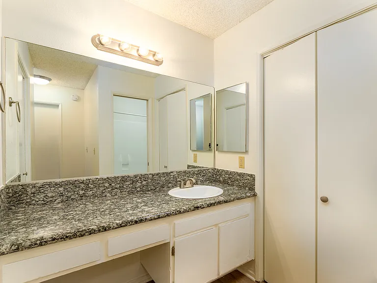 Concord Square Apartments — Photo 15