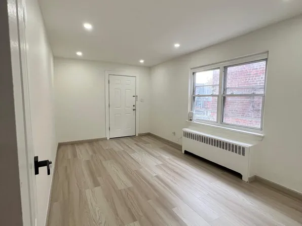 60-57 59th Avenue image 2 of 9