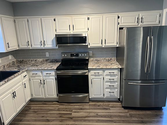 4th image of 15801 W 127th Ter