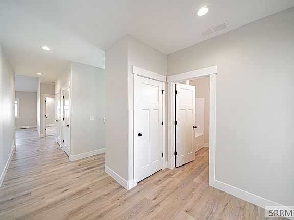 3rd image of 562 Zions St