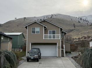 332 E Prospect St, Chelan, WA 98816