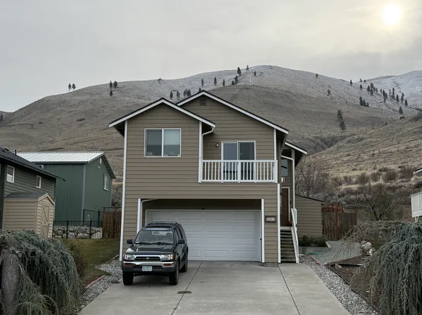 332 E Prospect St, Chelan, WA 98816