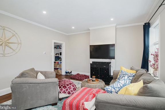 2nd image of 426 Leverington Ave Floor 1
