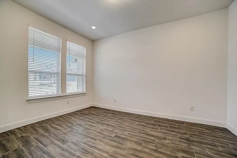 4 bed, 3368 sqft, $3,300 — Photo 4