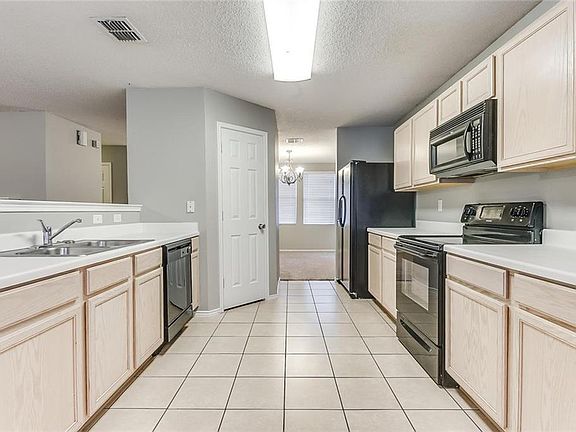 3rd image of 1415 Windy Meadows Dr
