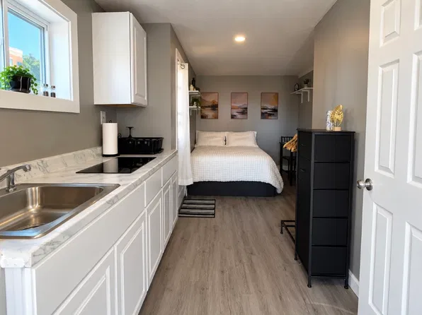 89 Emerson St #1F, Haverhill, MA 01830