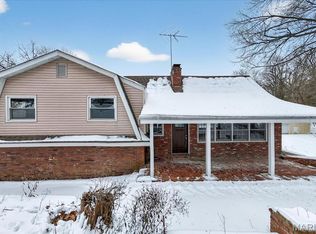 6 Castle Dr, Florissant, MO 63034