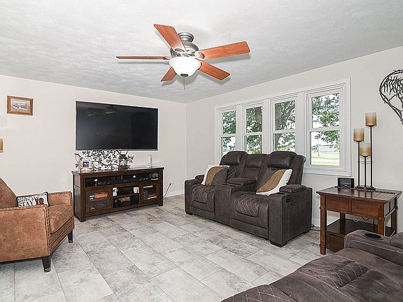 5th image of 25297 Garryowen Rd