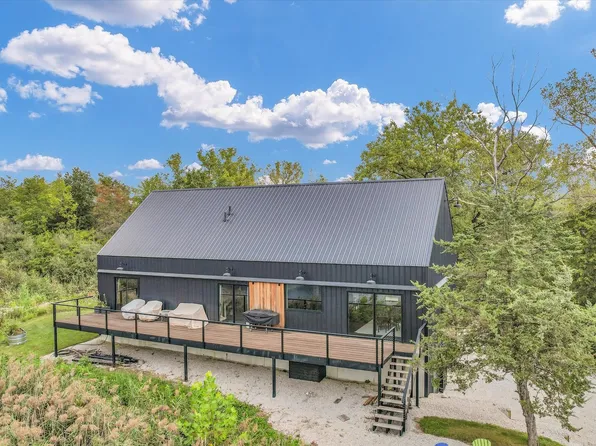 26 Wandering Forest Rd, Oakwood, IL 61858