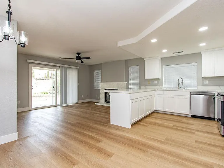 757 Waddell Way — Photo 3