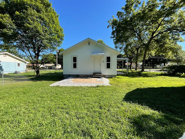 828 W Talmage St — Photo 10