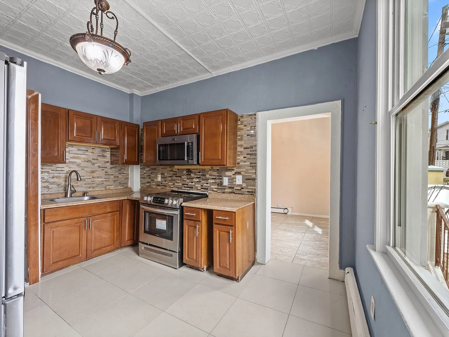 3 bed, 2.0 bath, 1200 sqft, $2,800 — Photo 2