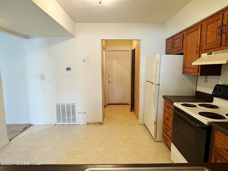 3rd image of 71 Longwood Drive