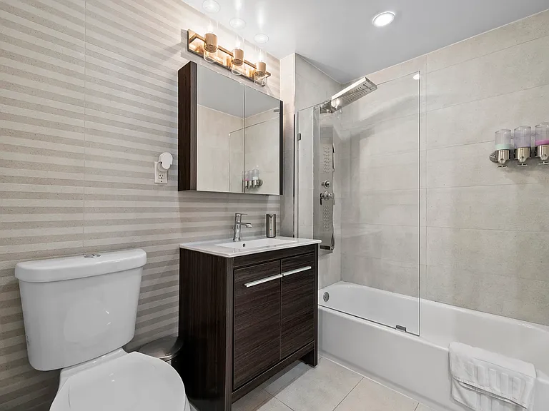 1090 Carroll St #1R — Photo 18