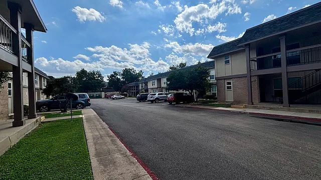 Autumn Creek Apartments — Photo 4