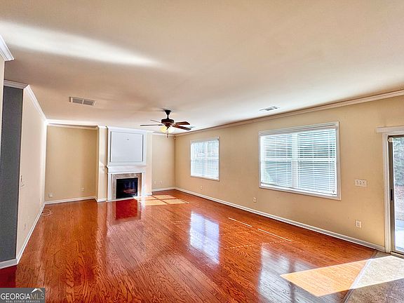 5th image of 402 Sweetwood Ct