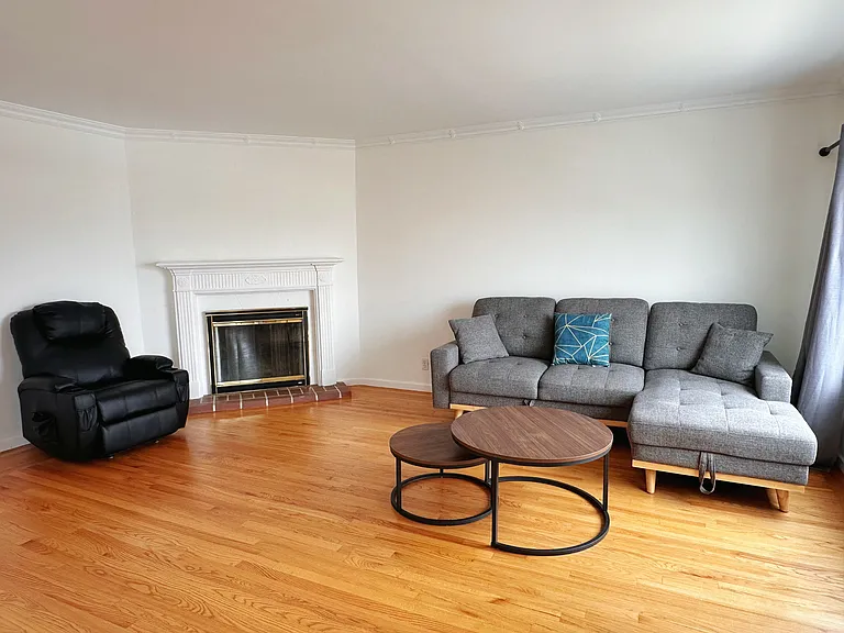 367 Willits St — Photo 3
