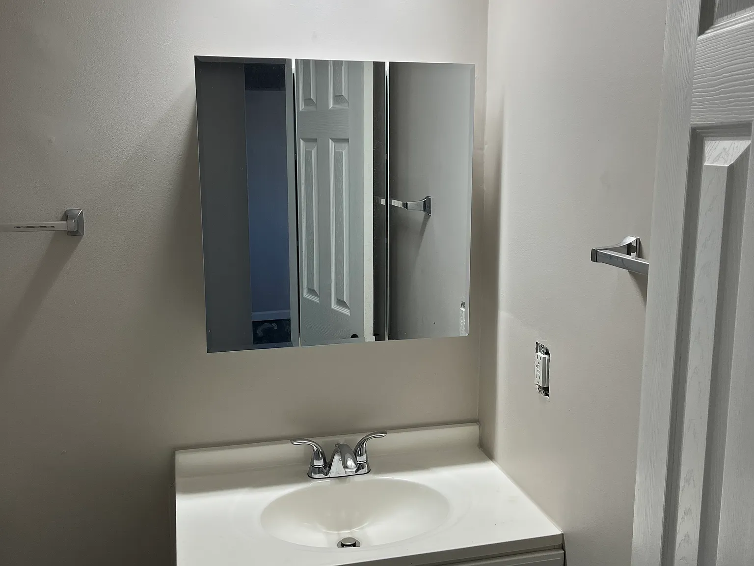 2 bed, 850 sqft, $1,550 — Photo 3