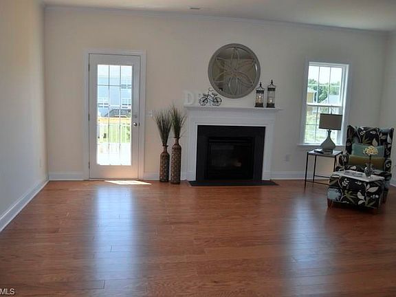 5th image of 3888 Filton Dr