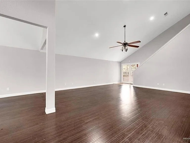 817 Cimarron Dr — Photo 4