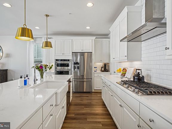 3rd image of 8776 Walnut Bottom Ln