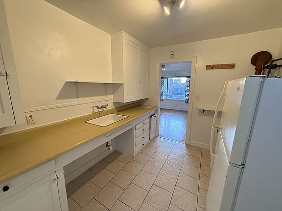 4th image of 2685 Sacramento St