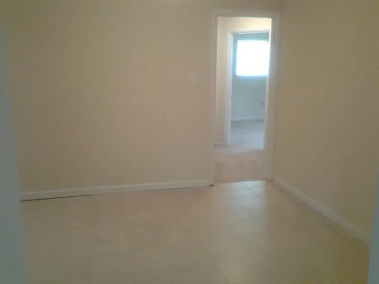 8516 Potomac Ave — Photo 7