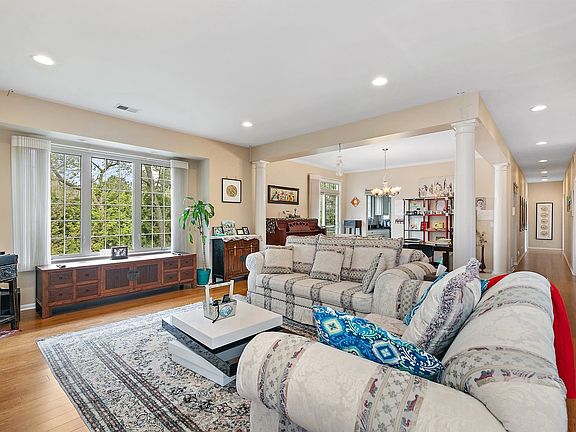4th image of 39 Beaconsfield Ct