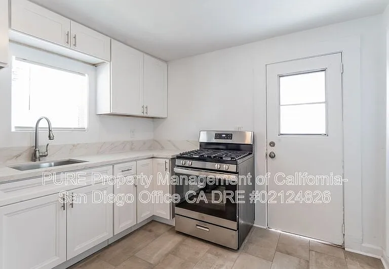 1840 Harding Ave — Photo 2
